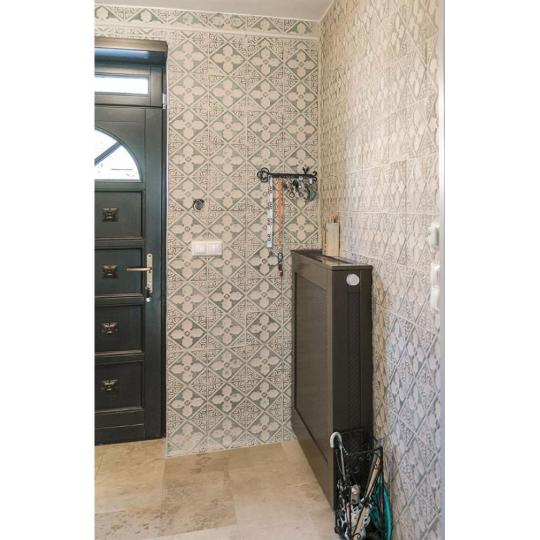 zold viragmintas antik ko regies country paraszthaz balaton furdoszoba konyha csempe falburkolat fagyallo mediterran burkolat provansz provence toszkana lakberendezes.jpg